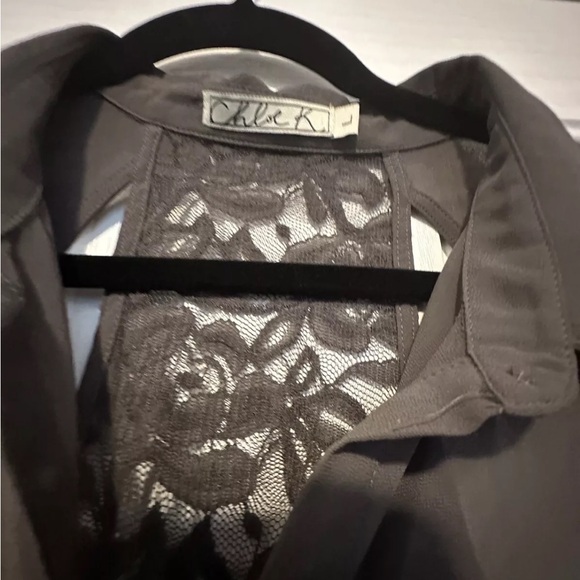 Chloe K Womens Blouse Button Up Cap Sleeve Sheer Cutout Lace Back Size Largre - Picture 3 of 3